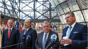 Jamieson Greer, Howard Lutnick, Lars Loekke Rasmussen et Maros Sefcovic à Bruxelles, lundi 24 novembre. (Photo Piroschka van de Wouw/Reuters)